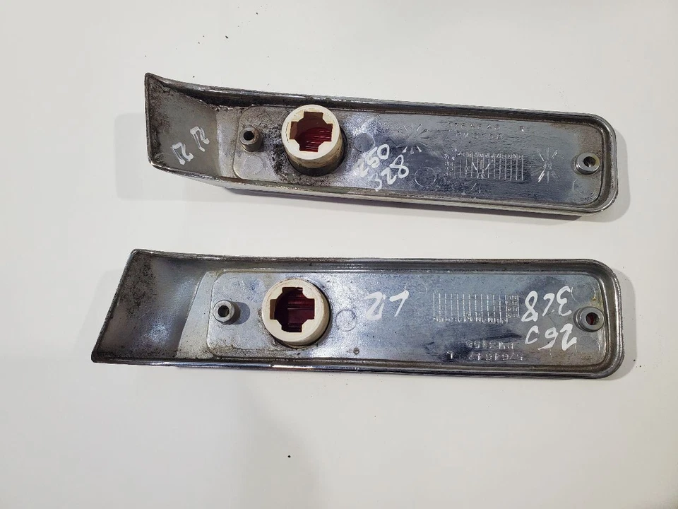 Jeep Grand Wagoneer 1984 1991 OEM par de marcadores laterales traseros 5464647 Foto 3 de 4