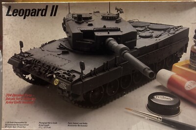 1:35 Scale Testors Italeri 820 Leopard 2 Battle Tank Model Kit PM0397 Vintage