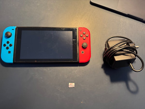 Nintendo Switch mit 128gb Micro SD Karte und Ladegerät