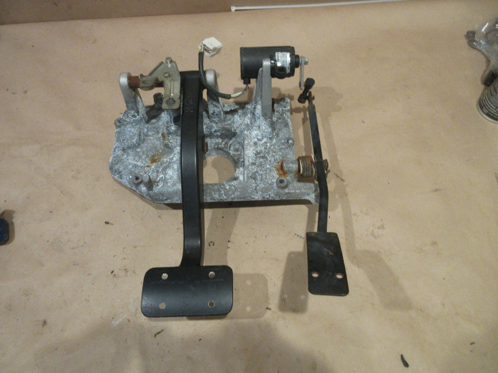 Maserati 4200 Coupe Spyder - Pedal Box / Brake / Throttle Pedal  P/N 183743