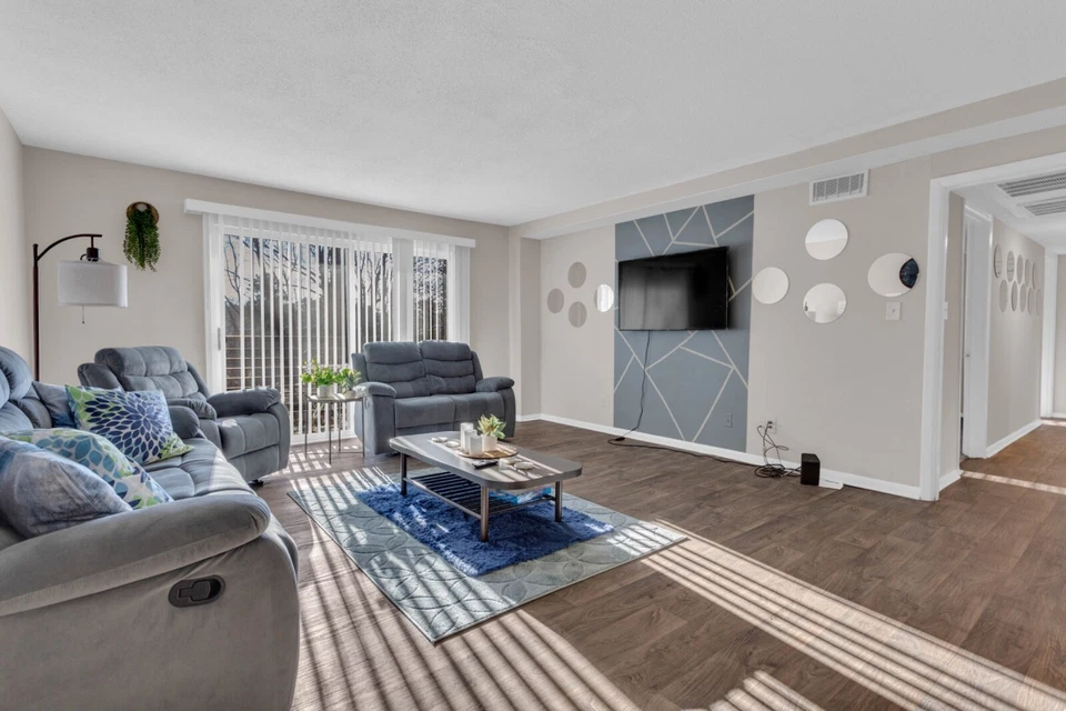 Luxurious full living room set, 3 Queen size bedroom sets , Dining room table  - Image 3 of 4