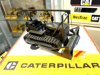 CATERPILLAR D7 ARMY BULLDOZER 1:25 CABLE BLADE METAL TRACKS NZG