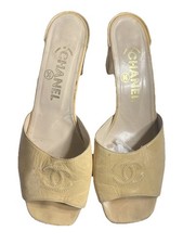 CHANEL 39.5 Mules Mid 3  Heel Sandals Slides CC Logo Toes Beige Leather Vintage
