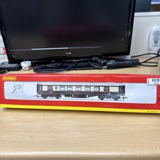 Hornby R4146A Pullman 3rd Class Kitchen Car Coach Car No.166 in Pullman Livery