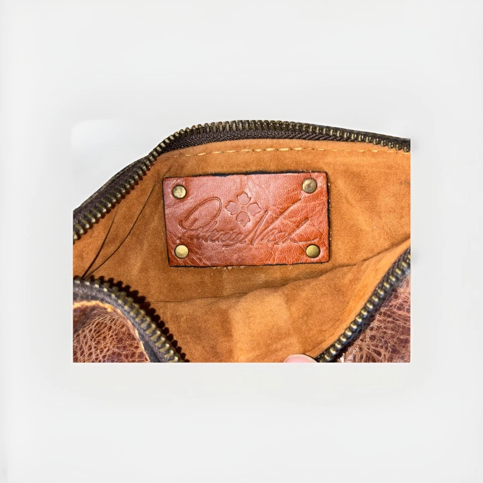 Cartera Muñequera Patricia Nash Cuero Marrón Y2K Tachonada Foto 4 de 4