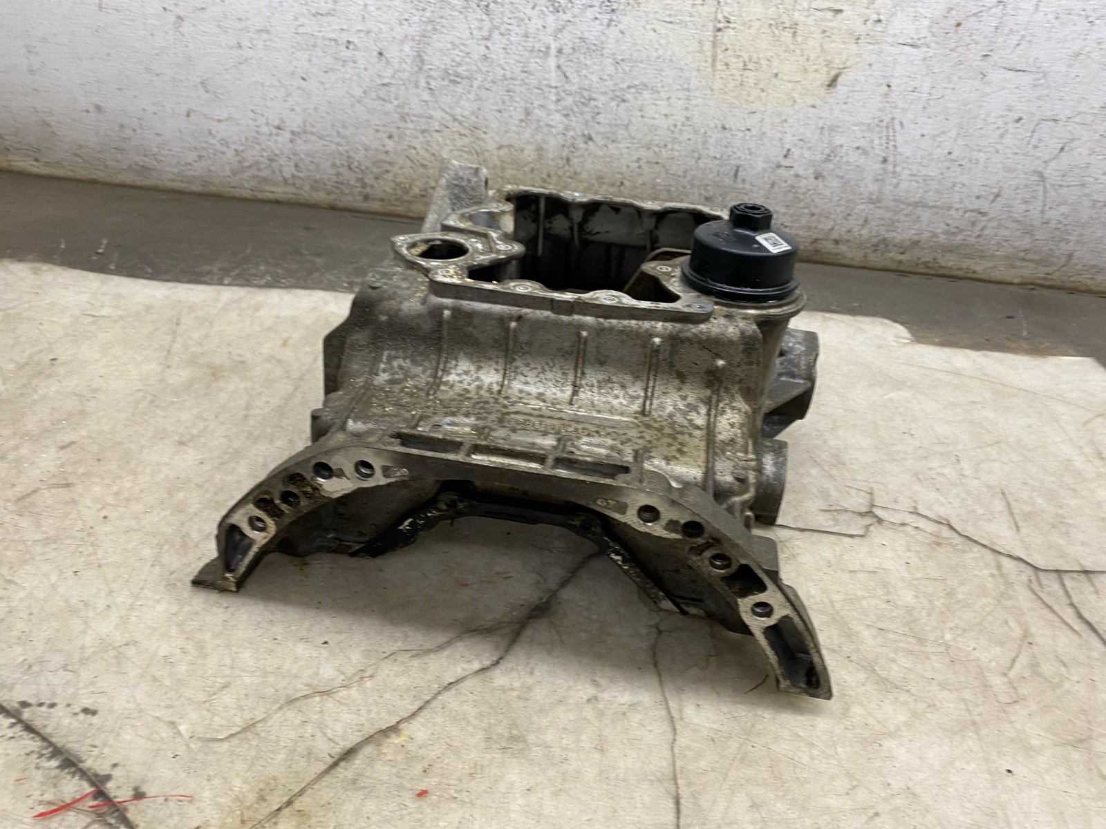 2020-2025 ASTON MARTIN DBX OEM 4.0L UPPER ENGINE OIL PAN 1770108904