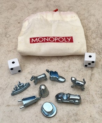8 x METALL MONOPOLY CLASSIC METALL SPIELFIGUREN / SPIELSTEINE PLUS 2 x WÜRFEL UND TASCHE