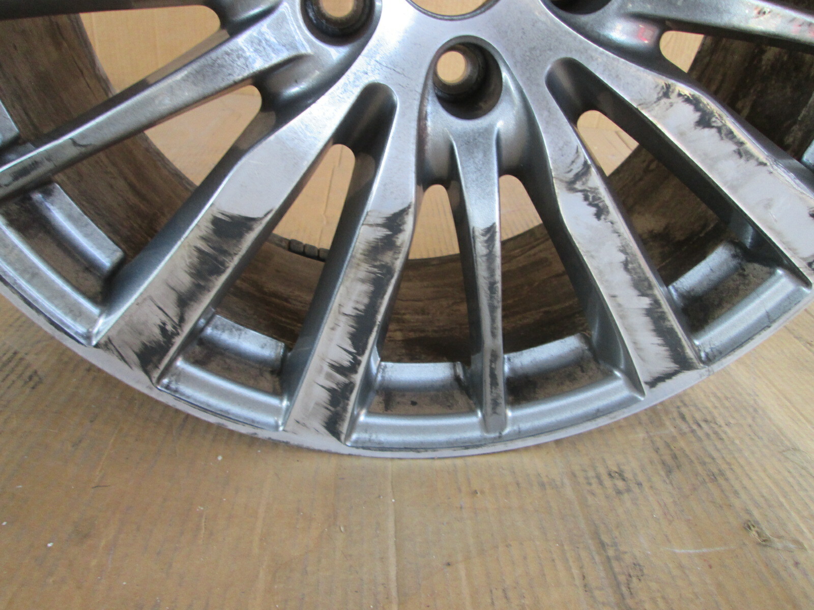 Maserati Ghibli Quattroporte Front  Wheel / Rim # 670016852