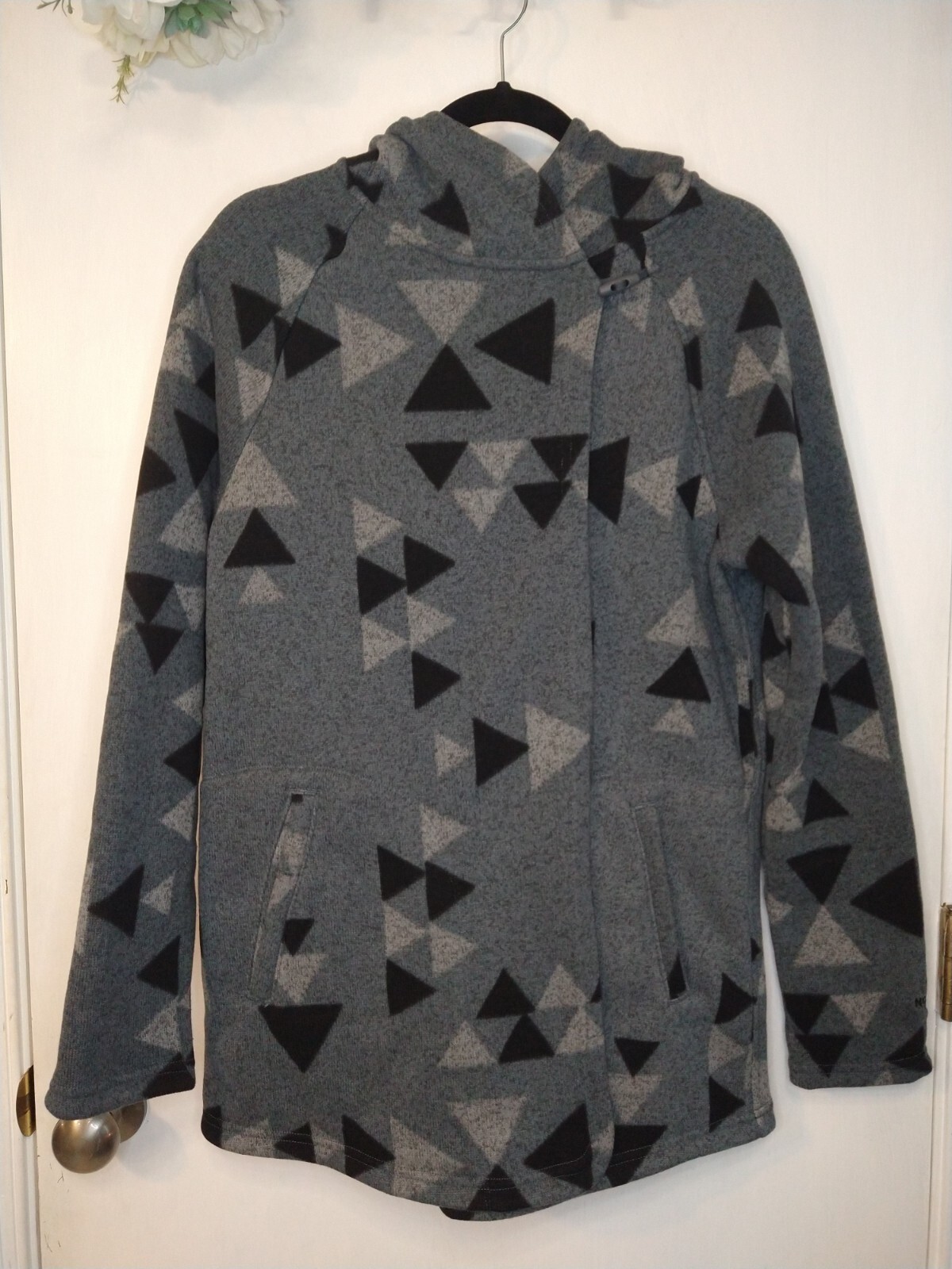 The North Face Geometric Patterned Crescent Wrap … - image 1