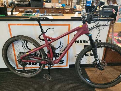 Jamis Dakar Sport Full Suspension: Shimano 9 Speed W/ Disc Brakes