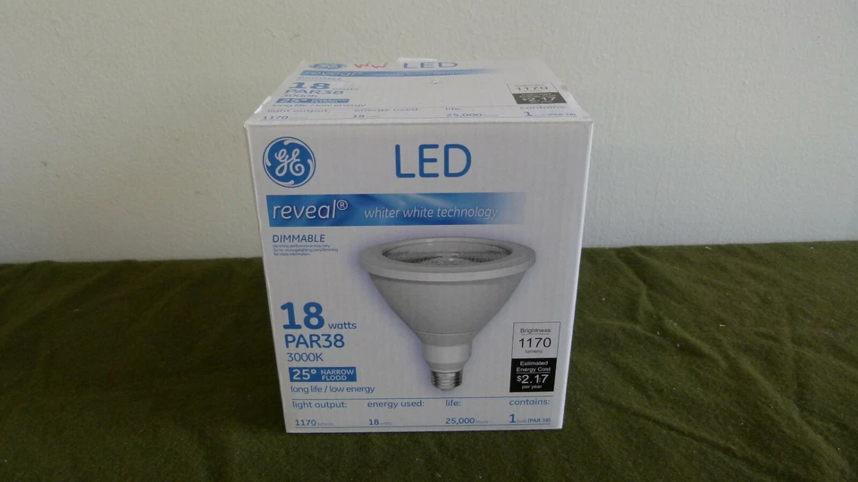 GE 31301 - Reveal LED Dimmable Flood Light Bulb LED18D38WW930/25 - Image 2 of 4