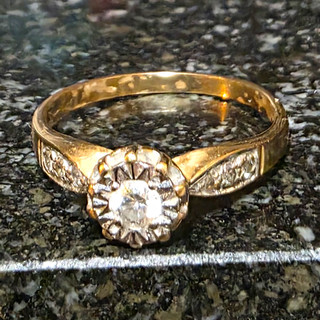 9ct Yellow Gold Diamond Engagement Ring Round Solitaire w/ Accents Size Q. 3.2g