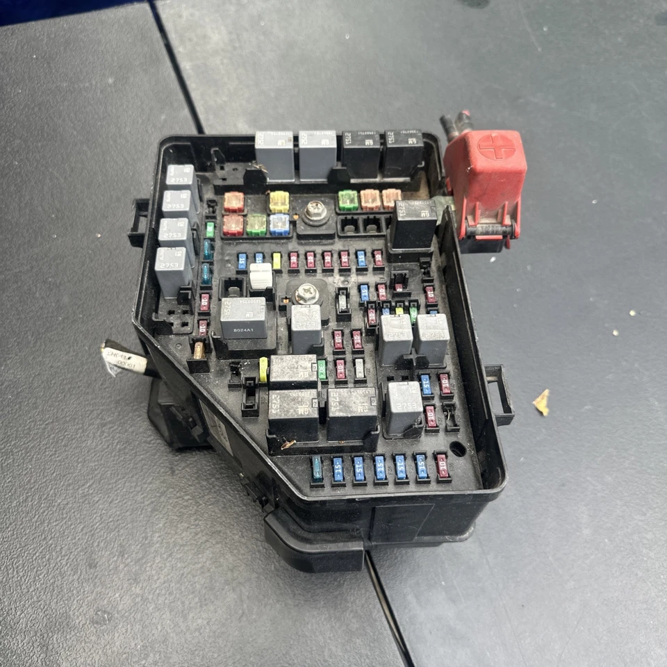 Cadillac SRX 2007 OEM 3,6 L V6 compartimiento del motor relé de fusibles bloque de caja 25787958 Foto 3 de 4