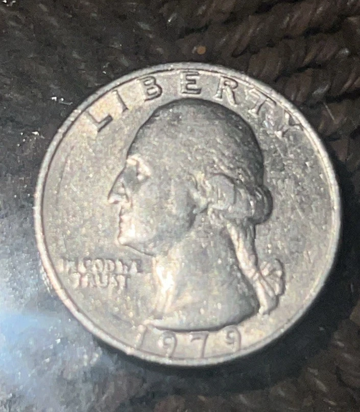1979 No Mint Mark Quarter, Philadelphia 25c Error Coin Rare- OFF CENTER!!? - Image 3 of 4
