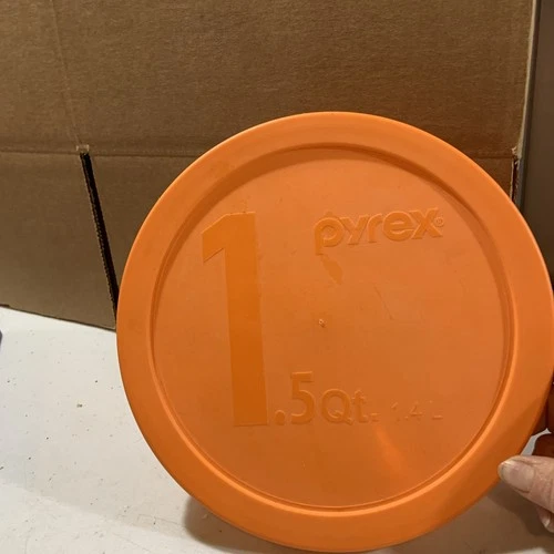 1.5 Qt PYREX 323 Mixing  Bowl With Orange Lid