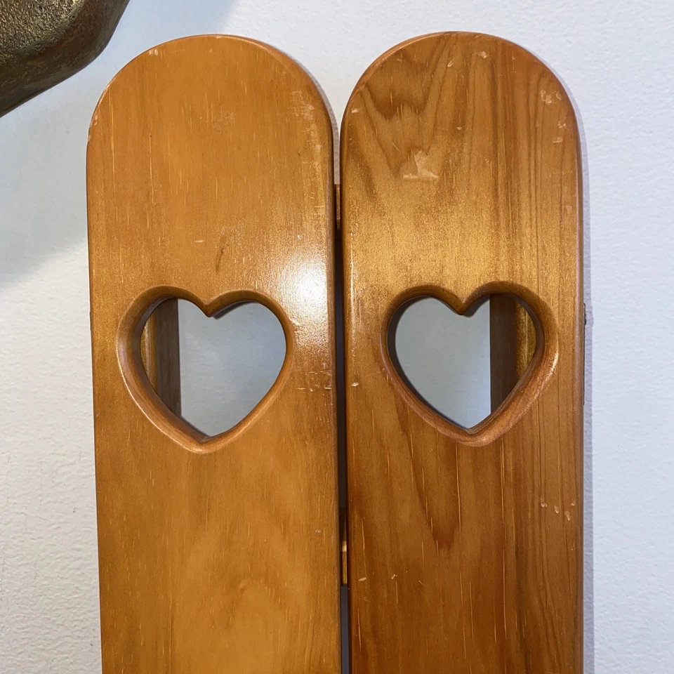 Estante de madera con puertas de corazón Cottagecore Country decoración de pared llavero  Foto 3 de 4