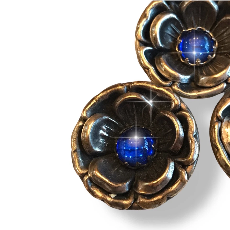 3 Very Rare Sam Biern Round Blue Jewel Floral Brushed Silver Tone Buttons - Image 4 of 4
