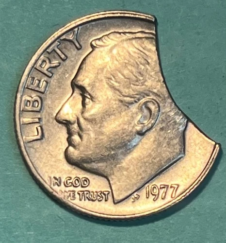 1977  Roosevelt Dime / Error US Mint / Large Clipped Planchet Obv/ Unc