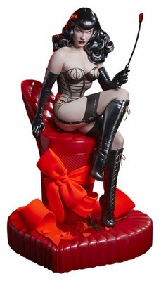 BETTIE PAGE - Love Hurts Polystone Statue Sideshow