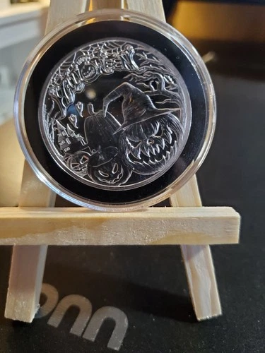1oz Happy Halloween Trick or Treat Coin .999 Fine Silver Round