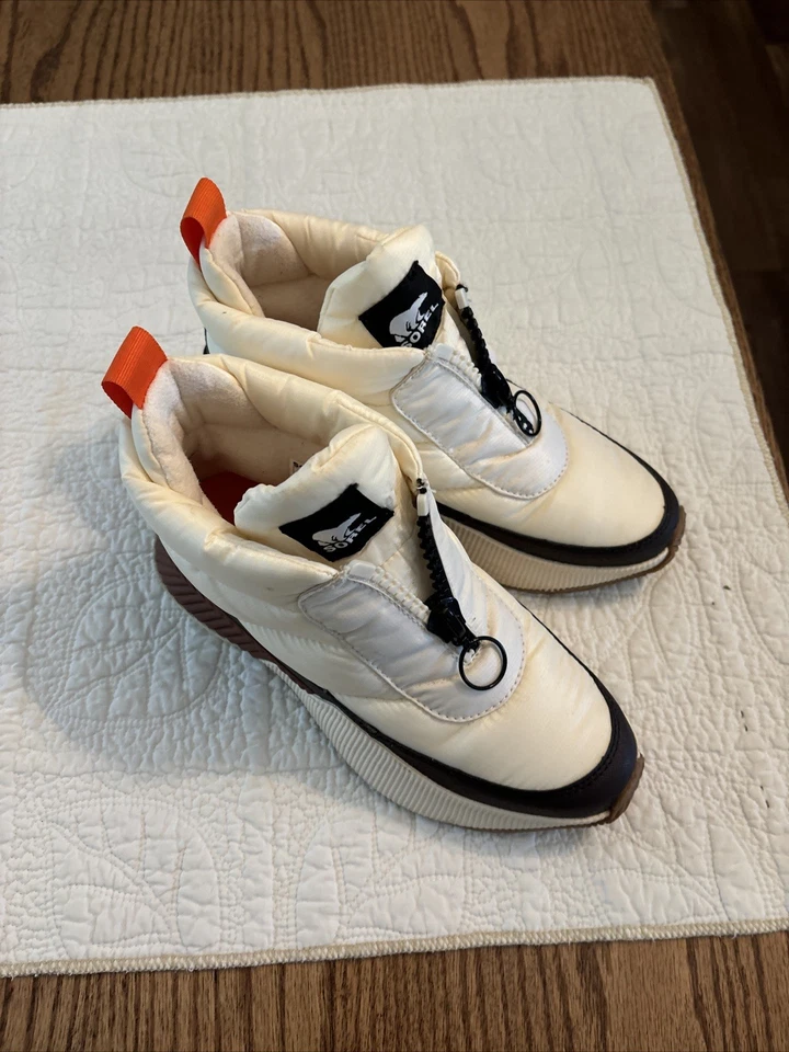 Sorel Kinetic Conquest Waterproof Winter Boots Women’s Size 7 – Cream/Black - Image 3 of 4