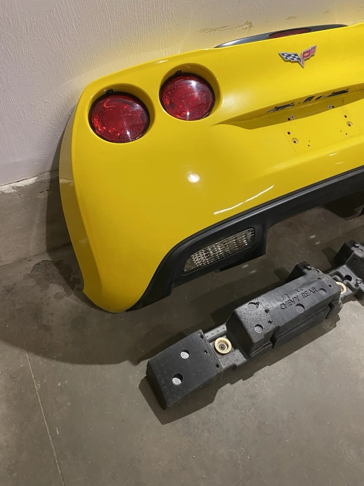 05-13 Corvette C6 parachoques trasero fascia completo con luces y almohadilla absorbedora Foto 2 de 4