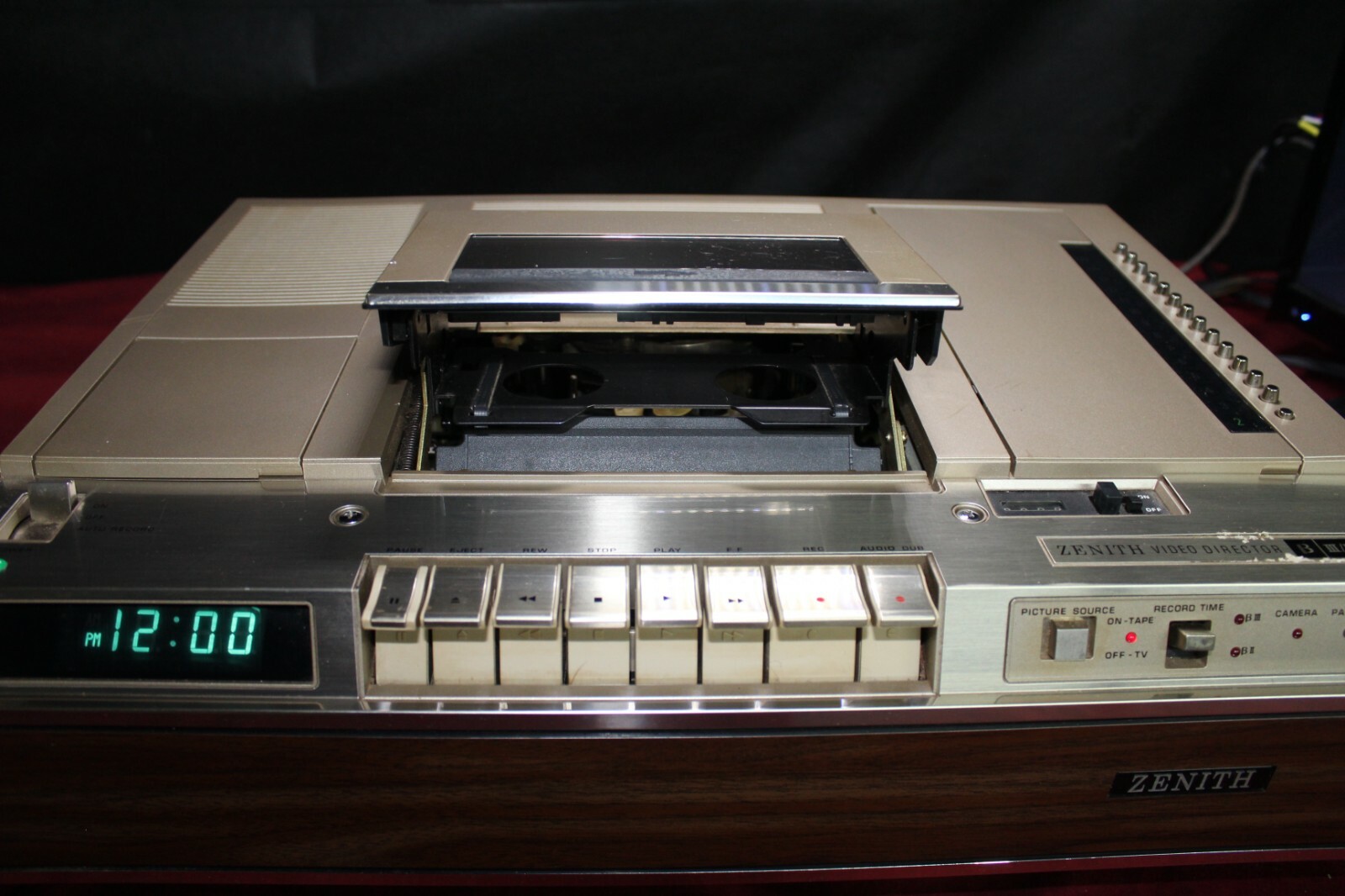 Zenith VR9000W Betamax Video Cassette Player w/Original Box AS IS for