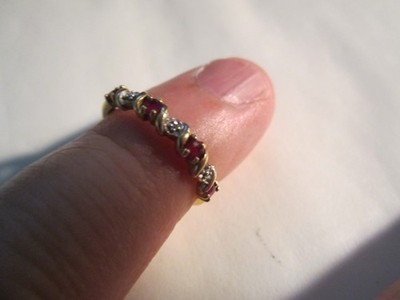 10K GOLD RING 1 1/2g MIT RUBINEN - GRÖSSE 6