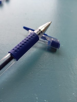 100 blaue Präzisionskugelschreiber mit Deckel. Kostenloser Versand GB, Mengenersparnis.