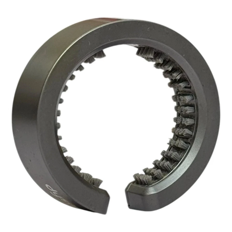 Filter cleaning brush