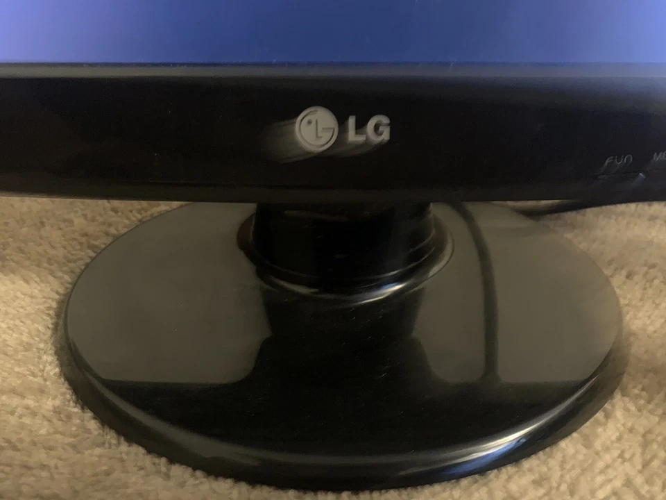 LG W2043SE-pf INCH 1600x900 RESOLUTION COMPUTER MONITOR - Image 4 of 4