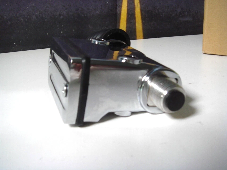 Cilindro maestro de freno trasero Harley Heritage Softail 42468-87D V-Twin 23-0650 X9 Foto 3 de 4