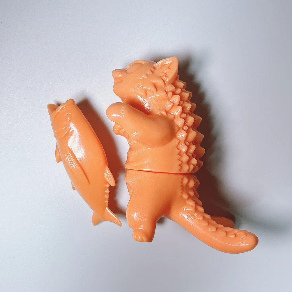 Figura MAX TOY Negra con Pez 4" Para concurso de pintura a color sin pintar Konatsu Foto 2 de 4