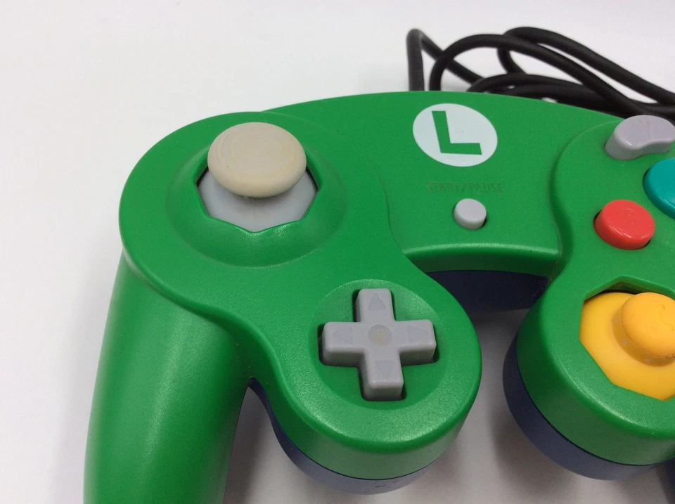 Club Nintendo Official Controller Luigi Gamecube with box Limited - Image 3 of 4