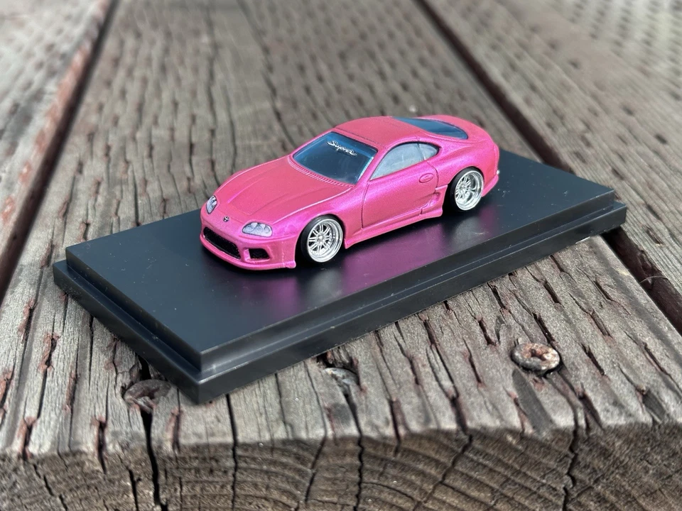 Abrigo transparente automotriz Hotwheels Toyota Supra rosa intenso hecho a medida Foto 2 de 4