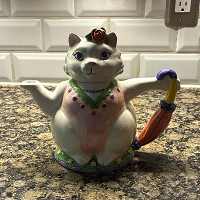 Novelty Cat Theme Ceramic Teapot 8 oz Glazed w/ Umbrella Handle & Lid