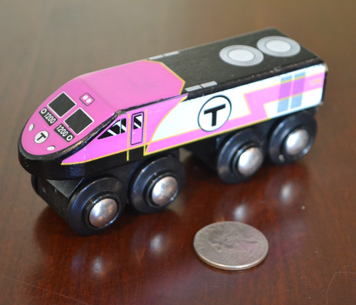 MBTA PURPLE LINE TRENO FERROVIARIO PENDOLARE IN LEGNO MAGNETICO TIPO THOMAS GIOCATTOLO BOSTON T