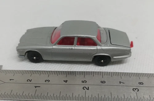Vintage Corgi Juniors Whizzwheels Jaguar XJ6 4.2