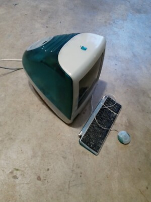 imac late 1990s or early 2000s, great condition, turns on, works