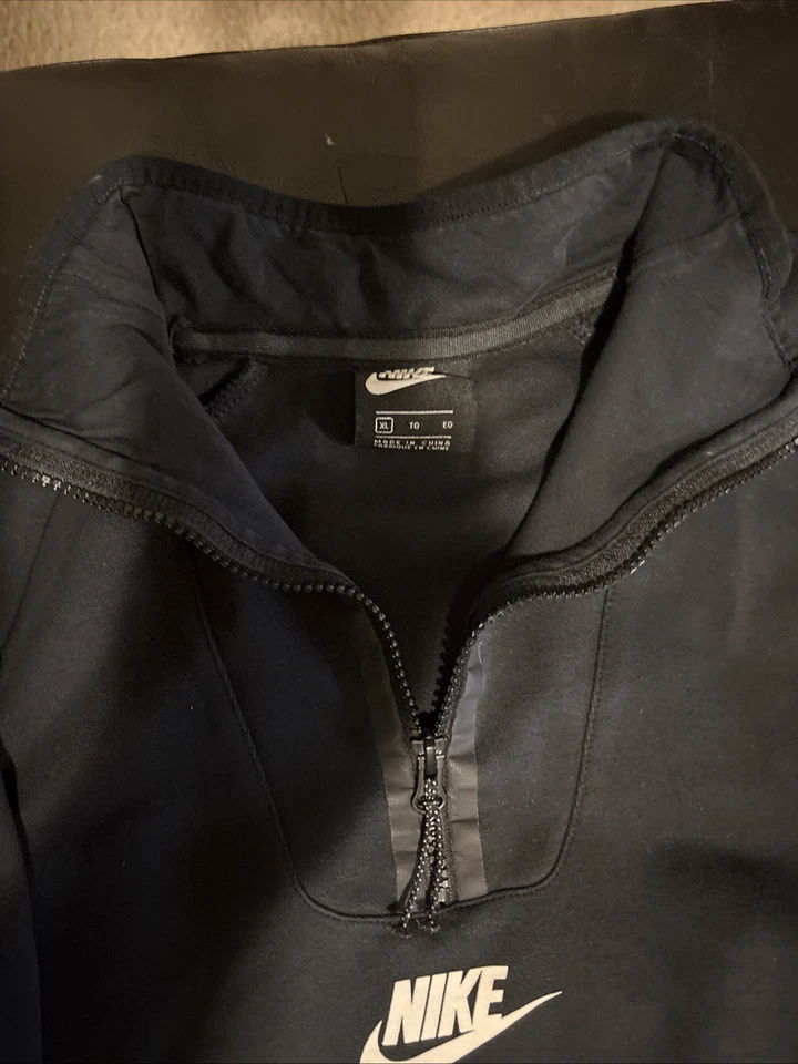 Sudadera polar Nike negra con media cremallera, talla juvenil extra grande Foto 2 de 2