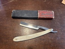 VINTAGE WADE  BUTCHER STRAIGHT RAZOR RARE IN EXCEPTIONAL CONDITION