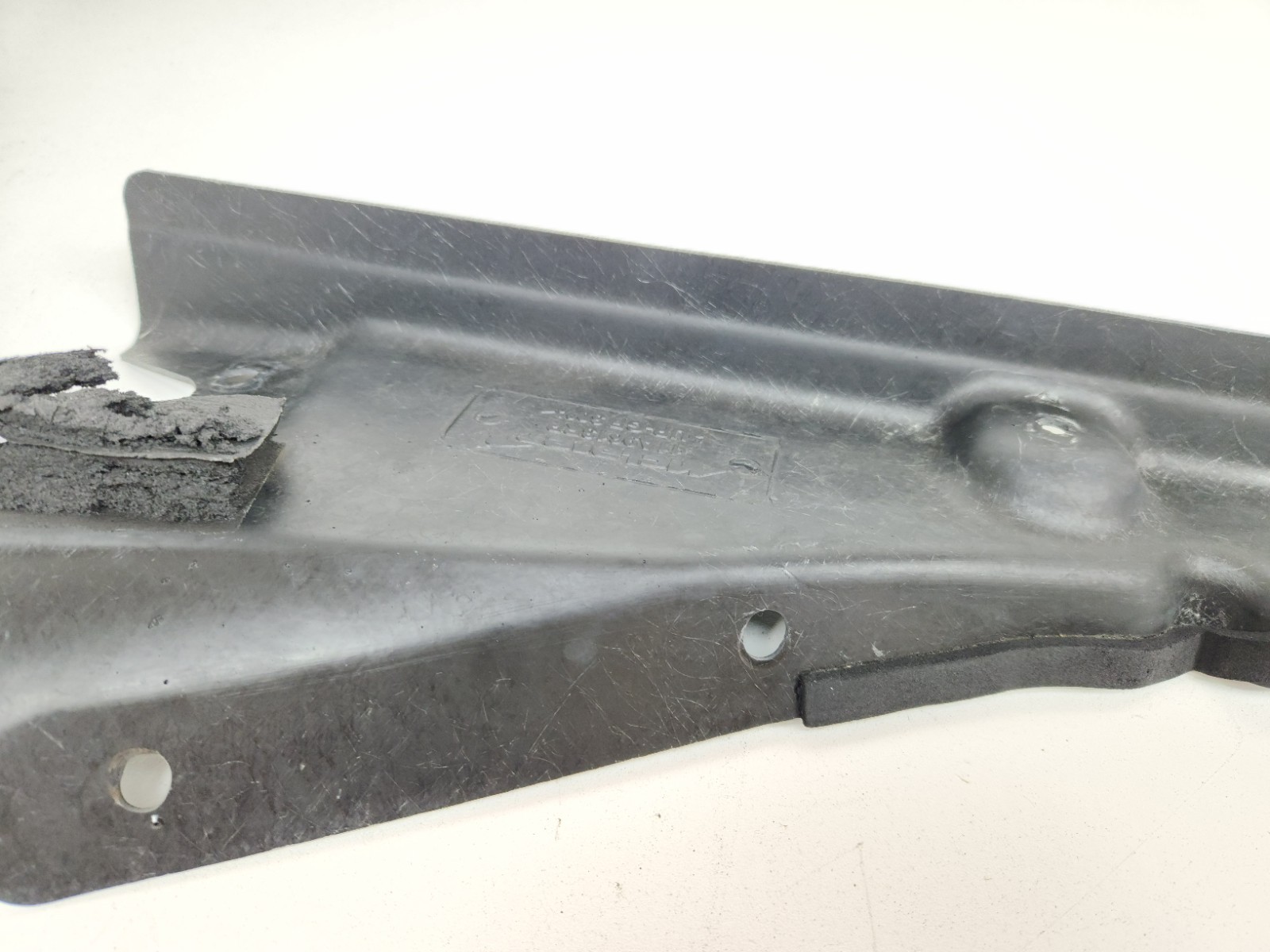 2015-2017 MCLAREN 675LT RH QUARTER INLET TRIM MOUNTING BRACKET 11A9613RP