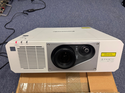 Panasonic RZ570 WUXGA PT-RZ570W 5400-Lumen WUXGA DLP Projector