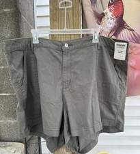 NWT Signature Levi Strauss Everyday Shorts Women  s Plus Sz 24 Olive Green Nice