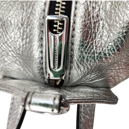 Zaino a mano Rebecca Minkoff Julian in pelle argento 10" x 8" x 6" - Foto 7 di 10