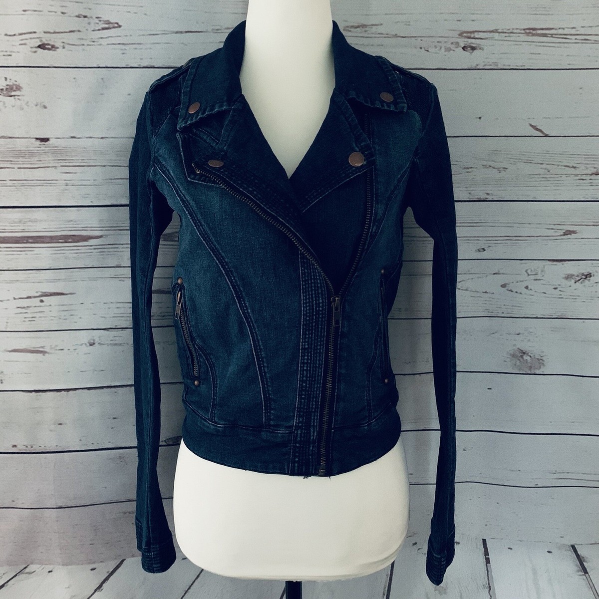 DOTTI Women's SIze Blue Zip Up Front Fitted Cropped Denim Jacket