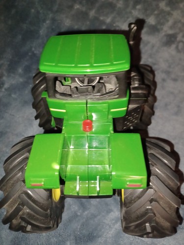 Ertl John Deere 9" x 7" Tractor Monster Treads with Shake and Sounds Action - Picture 8 of 8