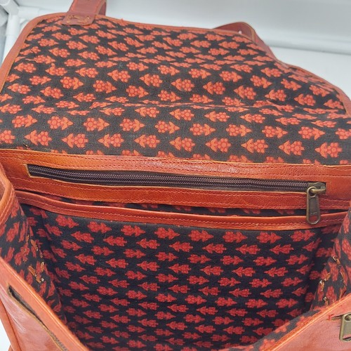 Vintage Leather Brown Messenger Bag - Picture 6 of 14