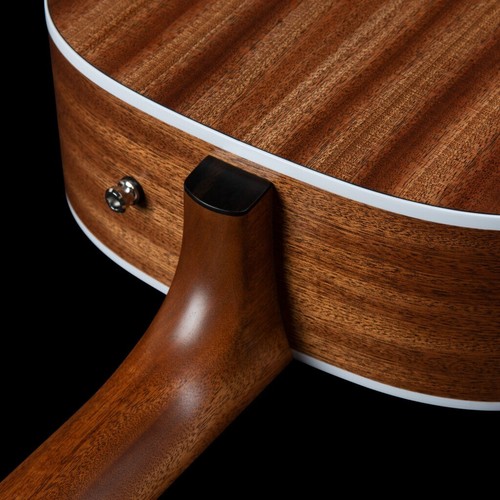 Seagull Model # 048090 Maritime SWS Natural Dreadnought Acoustic Electric Guitar - Picture 4 of 11