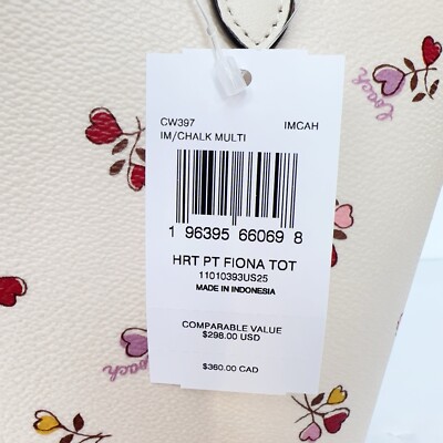 国内即発 COACH フィオナ ハートプリント ジップトート CW397 NWT Coach CW397 Fiona Zip Tote Bag With Heart Print In Gold